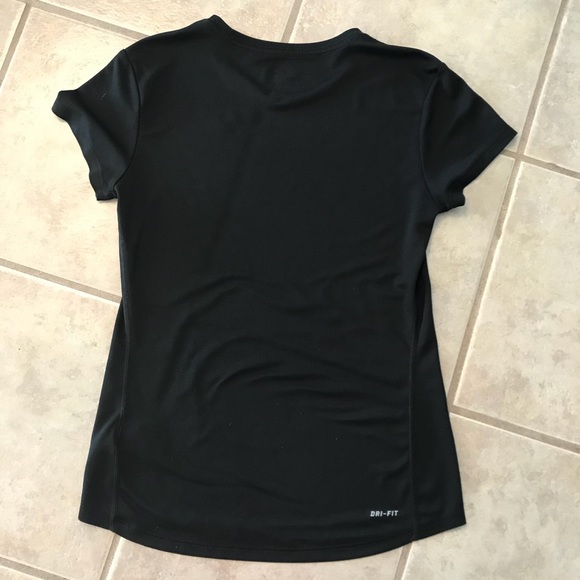 Dry fit Nike shirt - Picture 3 of 4